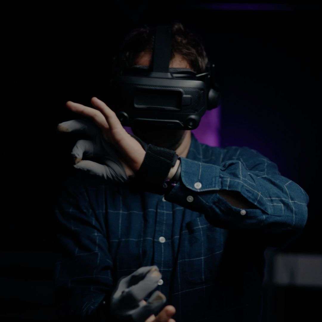 NANOVR: Nanoscale Design using Virtual Reality