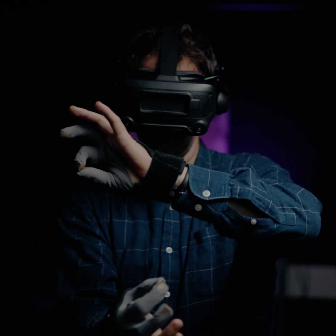 NANOVR: Nanoscale Design using Virtual Reality